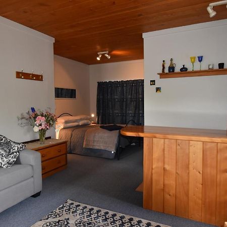 Olivista Bed & Breakfast Masterton Exterior photo