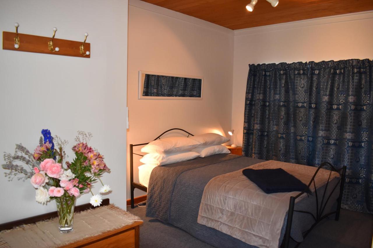 Olivista Bed & Breakfast Masterton Exterior photo