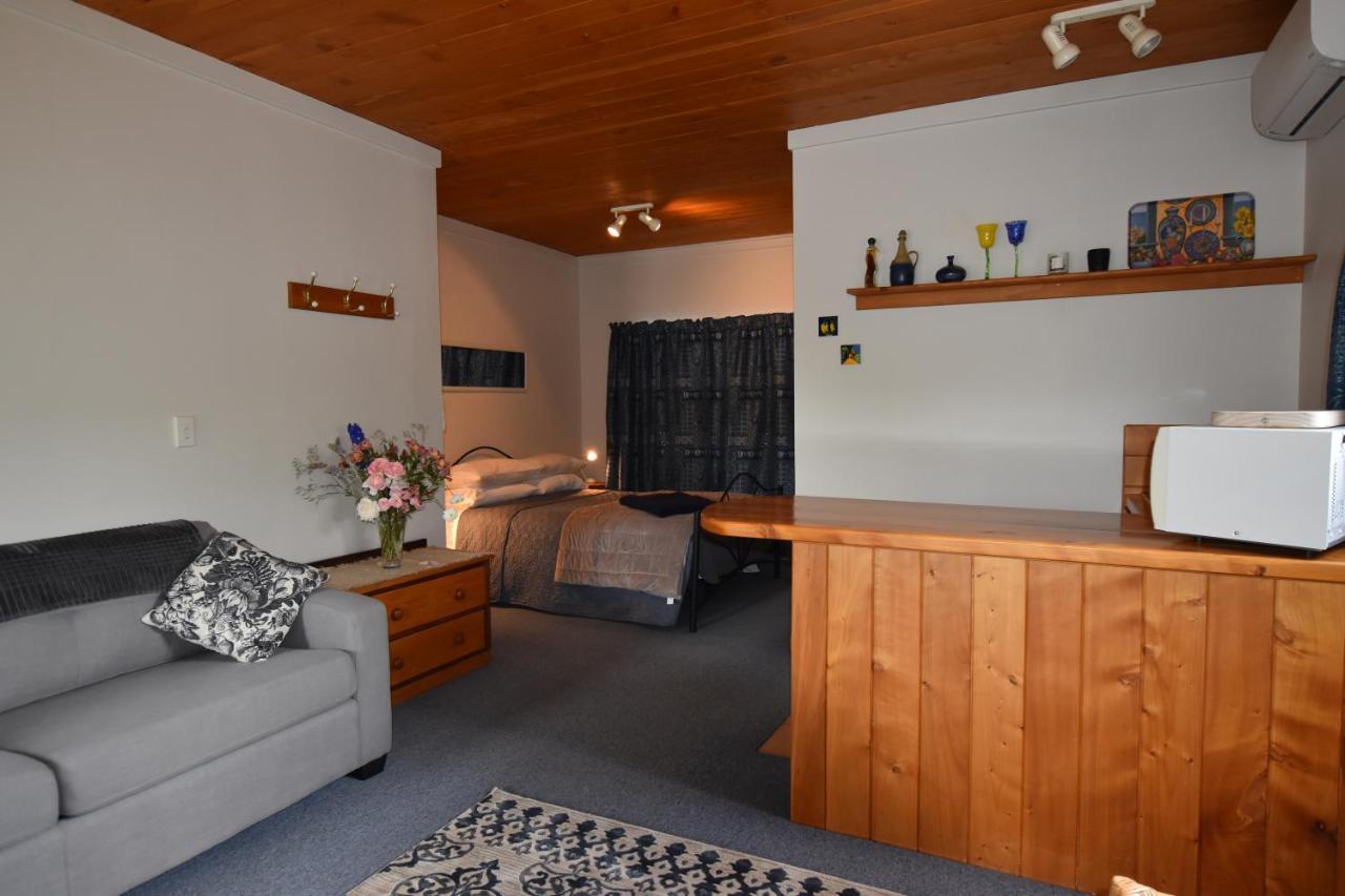 Olivista Bed & Breakfast Masterton Exterior photo