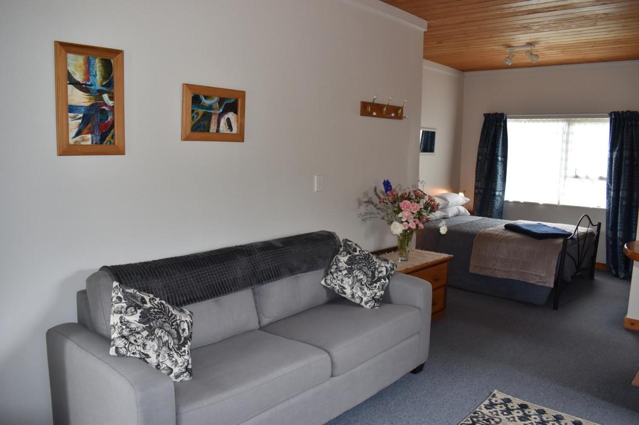 Olivista Bed & Breakfast Masterton Exterior photo